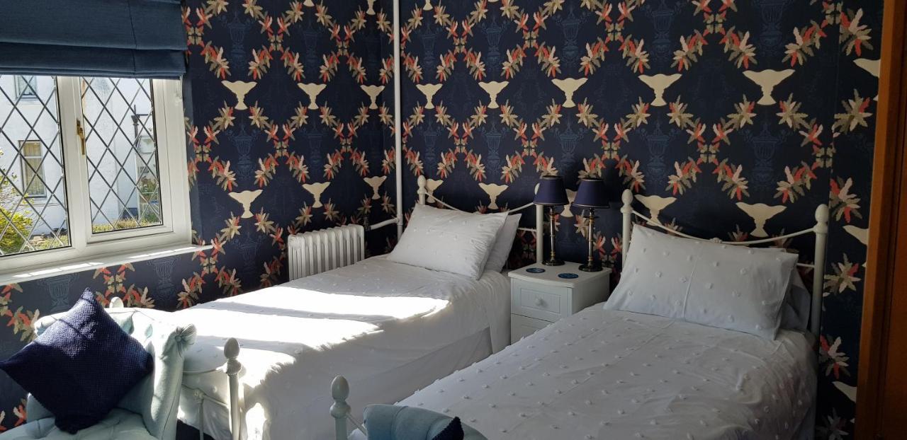 Penally Wychwood House Bed & Breakfast エクステリア 写真