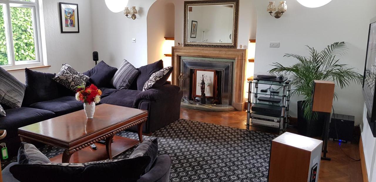Penally Wychwood House Bed & Breakfast エクステリア 写真