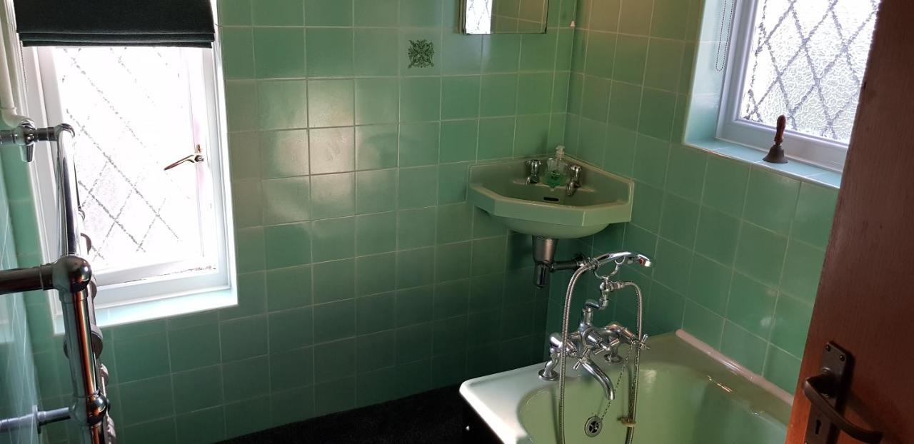 Penally Wychwood House Bed & Breakfast エクステリア 写真