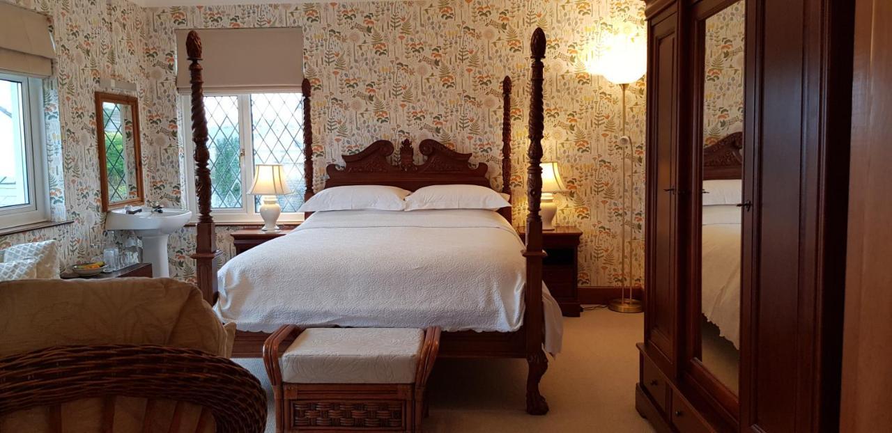 Penally Wychwood House Bed & Breakfast エクステリア 写真