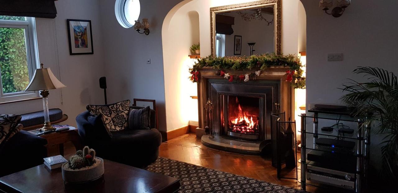Penally Wychwood House Bed & Breakfast エクステリア 写真