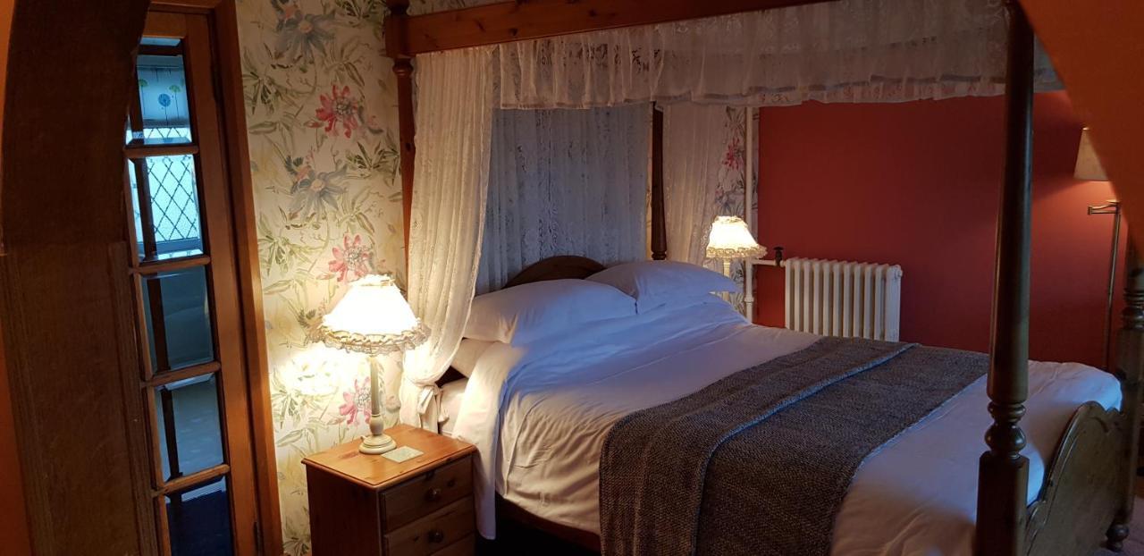 Penally Wychwood House Bed & Breakfast エクステリア 写真