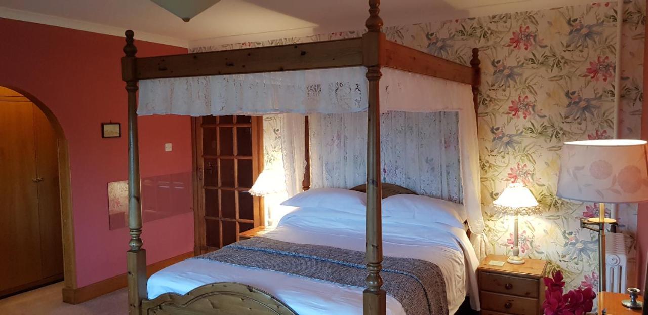 Penally Wychwood House Bed & Breakfast エクステリア 写真