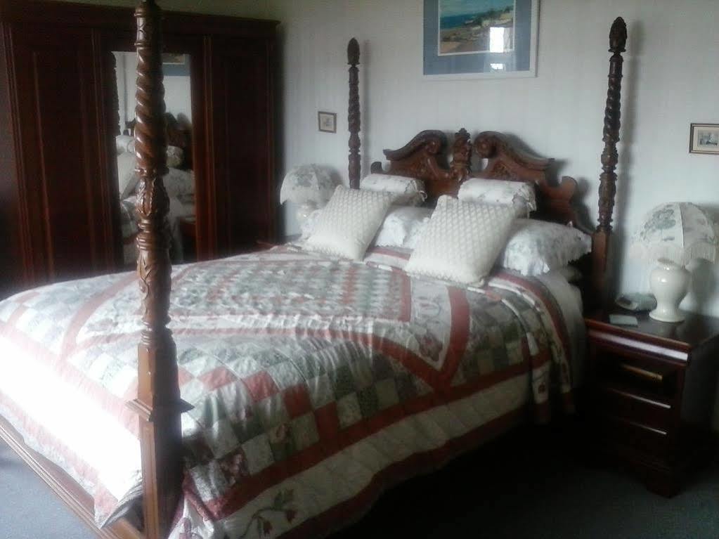 Penally Wychwood House Bed & Breakfast エクステリア 写真