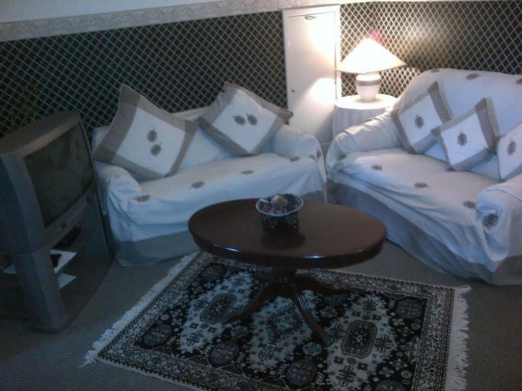 Penally Wychwood House Bed & Breakfast エクステリア 写真